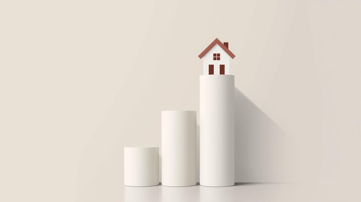 Illustration of a house on a rising bar chart representing equity and buying power for Tulsa move-up buyers.